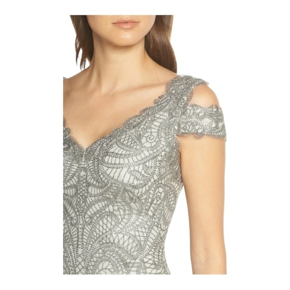 TADASHI SHOJI Silver Gray Embroidered Corded Lace Cold Shoulder Sheath Dress 4 - Picture 2 of 16